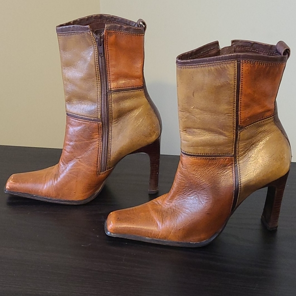 Ladies brown shade genuine leather boots made in Brazil - Picture 2 of 4